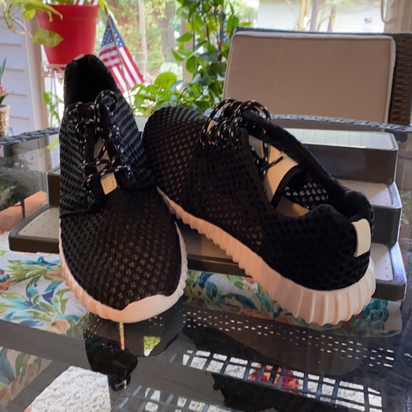 Ladies SLIP ON SNEAKERS SIZE 10 so comfortable $21.00 - Picture 2 of 2